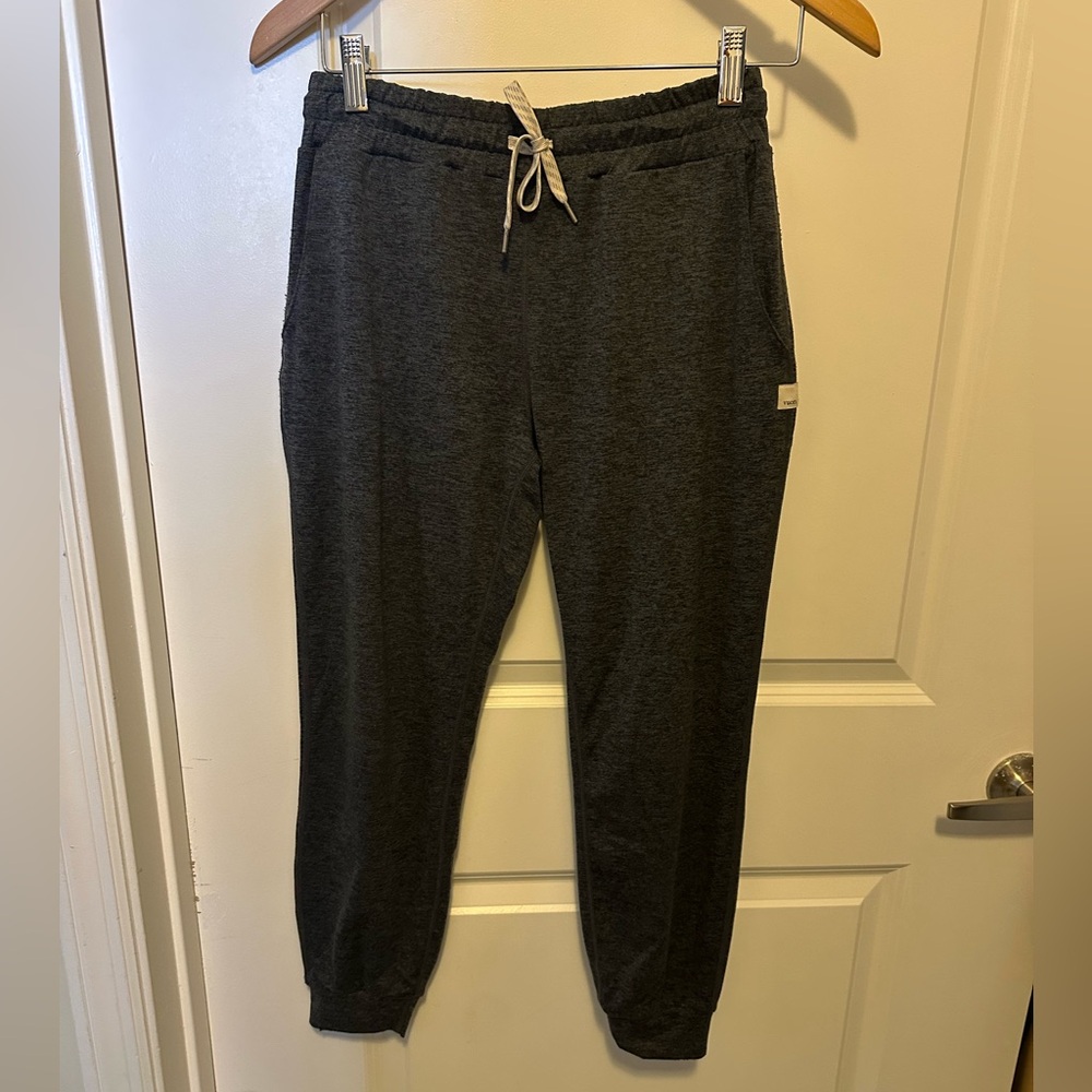 Vuori Charcoal Jogger Pants. Womens XS